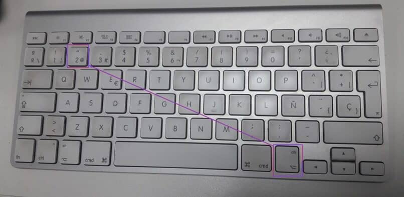 Cómo escribir y poner el arroba (@) en teclado de Mac paso a paso