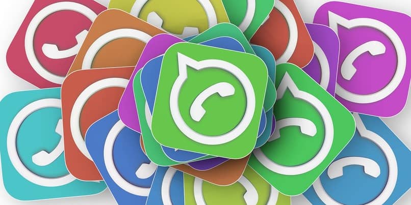 logo de whatsapp presentado en diversos colores