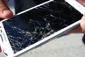 ¿Se te ha Roto la Pantalla del Móvil?  Te Enseñaremos como Repararla tanto en Android como en iOS