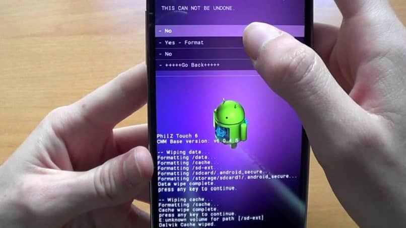 desplazarse por el recovery para formatear celular