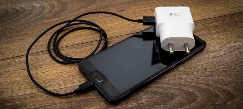 guia par reconocer cargador legítimo de un movil de la marca samsung