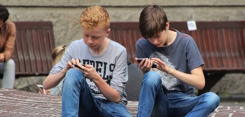 descargar juego clash royale a pesar de no verlo en la play store