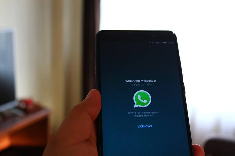 instalando whatsapp en un smart tv