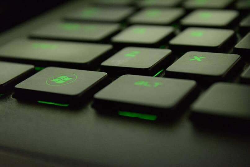 teclado teclas fluorescentes