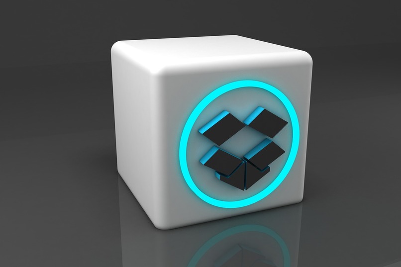 caja 3dcon logo de dropbox en el centro