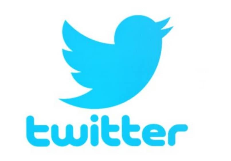 nombre con logo twitter