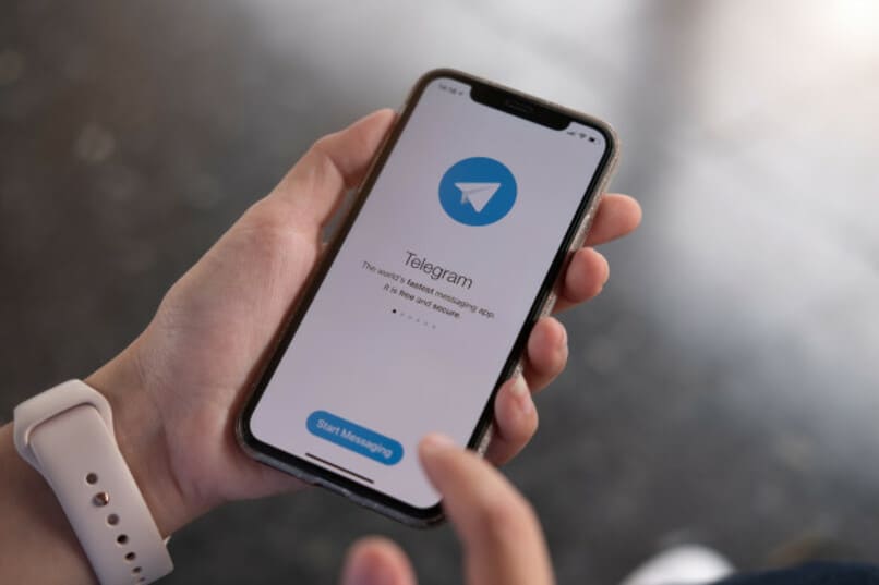 app de mensajeria telegram abriendo movil inteligente