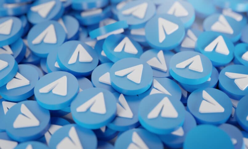 pila de logos de telegram en 3d