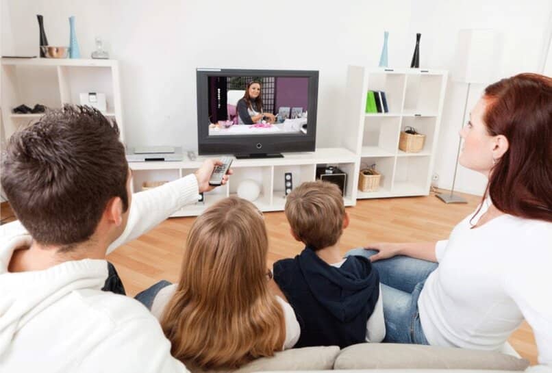 pasar momentos seres queridos viendo tv