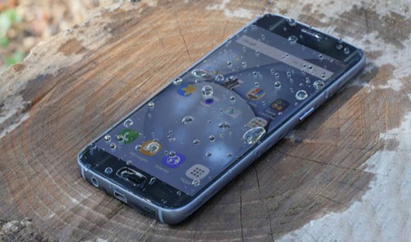 reparar teléfono android mojado