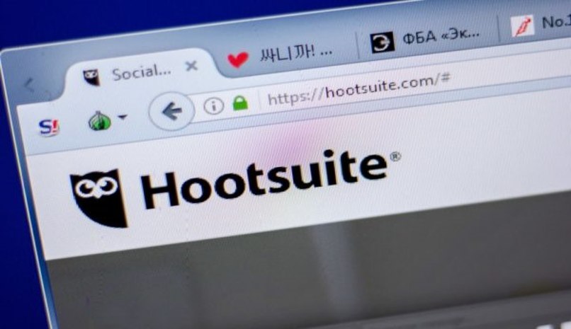 enviar mensajes hootsuite