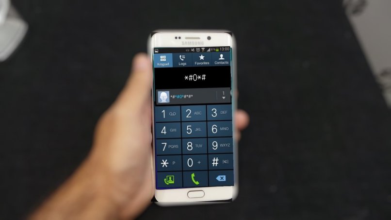 movil sostenido blanco