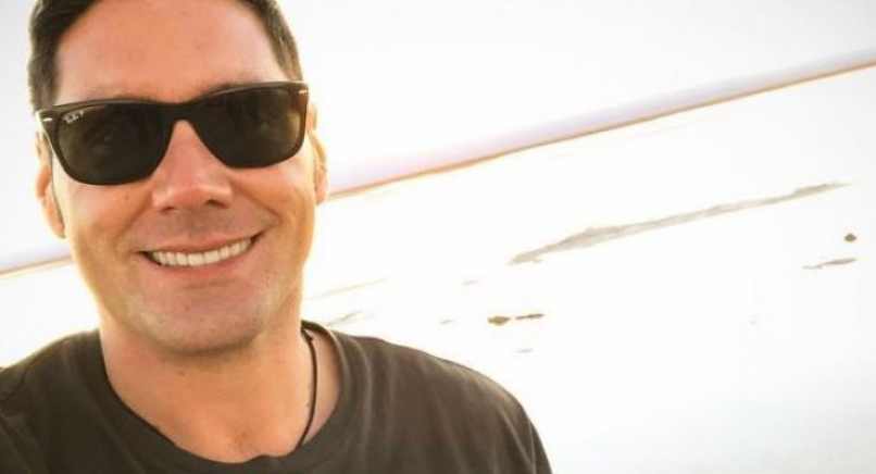 saavedra sonriendo feliz 