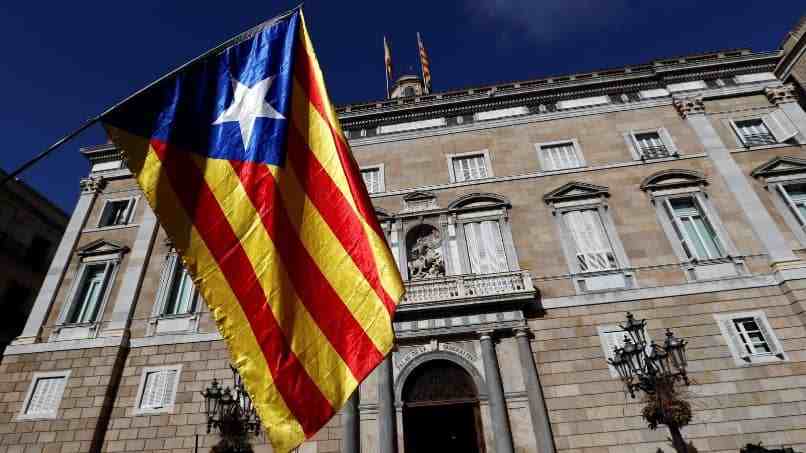 estelada bandera catalana fachada edificio