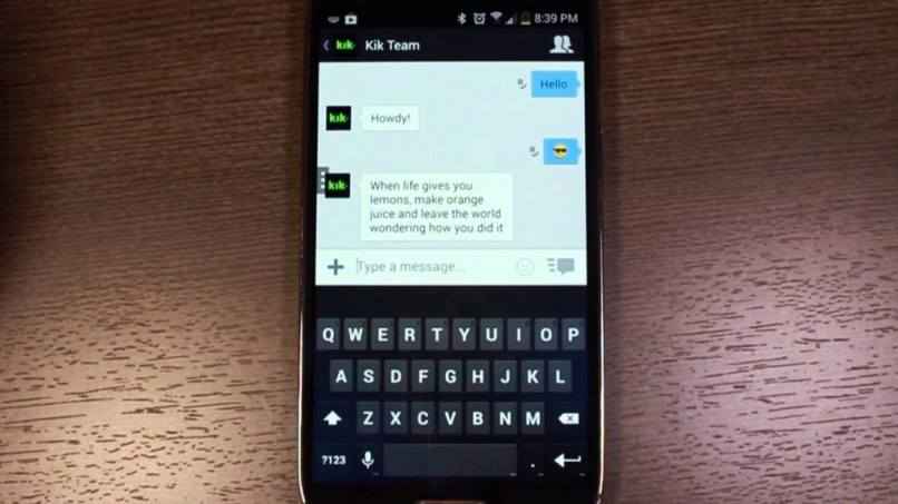 hablando grupo amigos