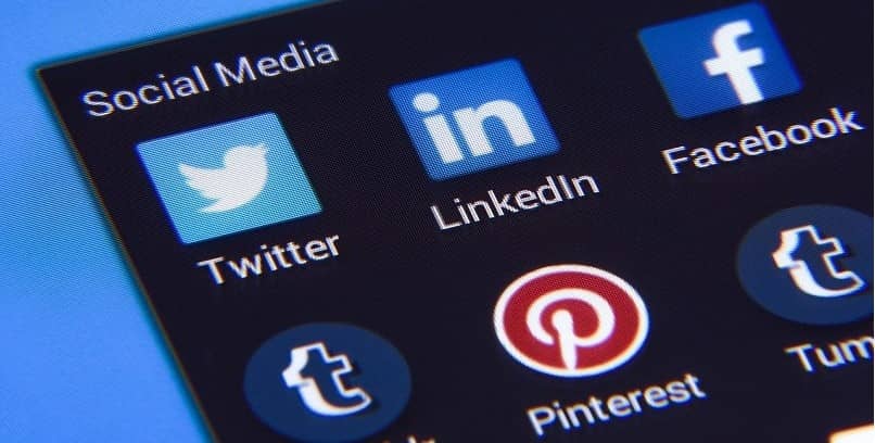 sincronizar redes sociales para encontrar a una persona