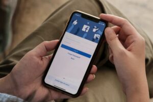 ¿Por qué otra persona tiene mi número de celular en Facebook? - Número asociado a otra cuenta